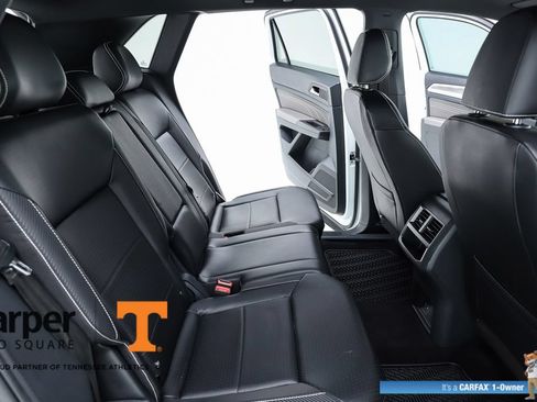 Used 2022 Volkswagen Atlas Cross Sport SE w/ Black Wheel Package AWD/4WD image 37