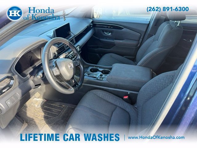 Used 2025 Honda Pilot Sport image 4