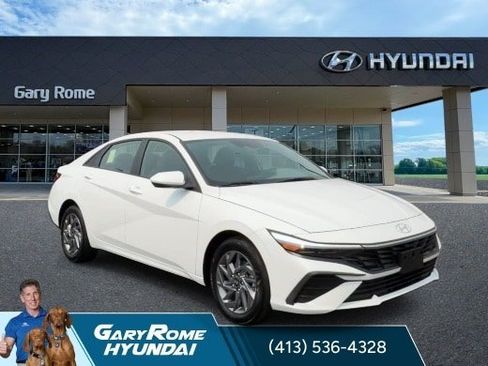 Certified 2024 Hyundai Elantra SEL FWD image 2