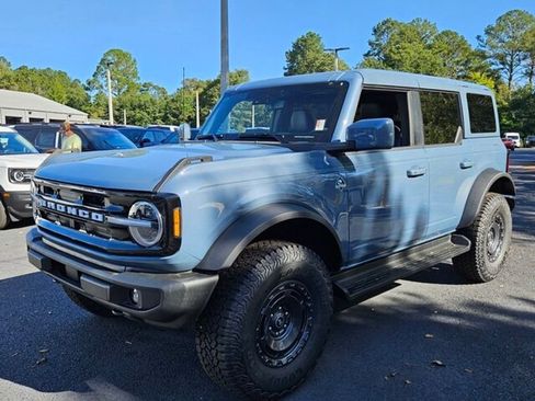 New 2025 Ford Bronco Outer Banks w/ Sasquatch Package AWD/4WD image 3