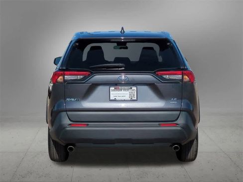 Used 2022 Toyota RAV4 LE image 5