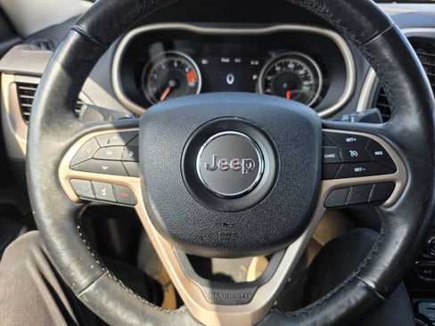 Used 2018 Jeep Cherokee Limited AWD/4WD image 11