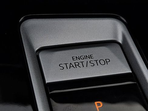 Used 2024 Volkswagen Atlas Cross Sport SE image 16