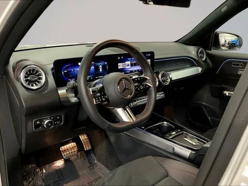 Used 2025 Mercedes-Benz EQB 300 4MATIC image 16