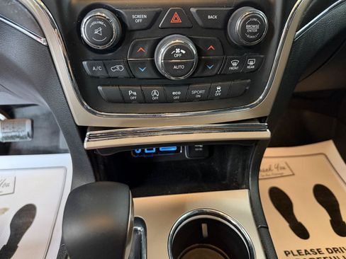 Used 2017 Jeep Grand Cherokee Limited AWD/4WD image 18