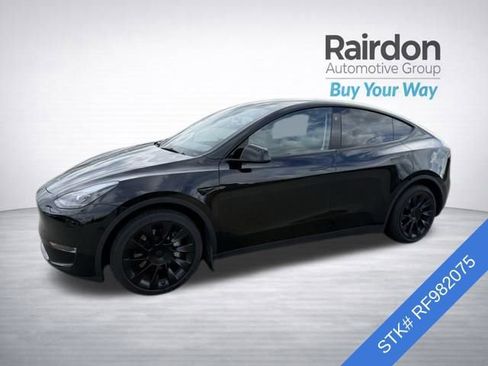 Used 2024 Tesla Model Y Long Range image 3
