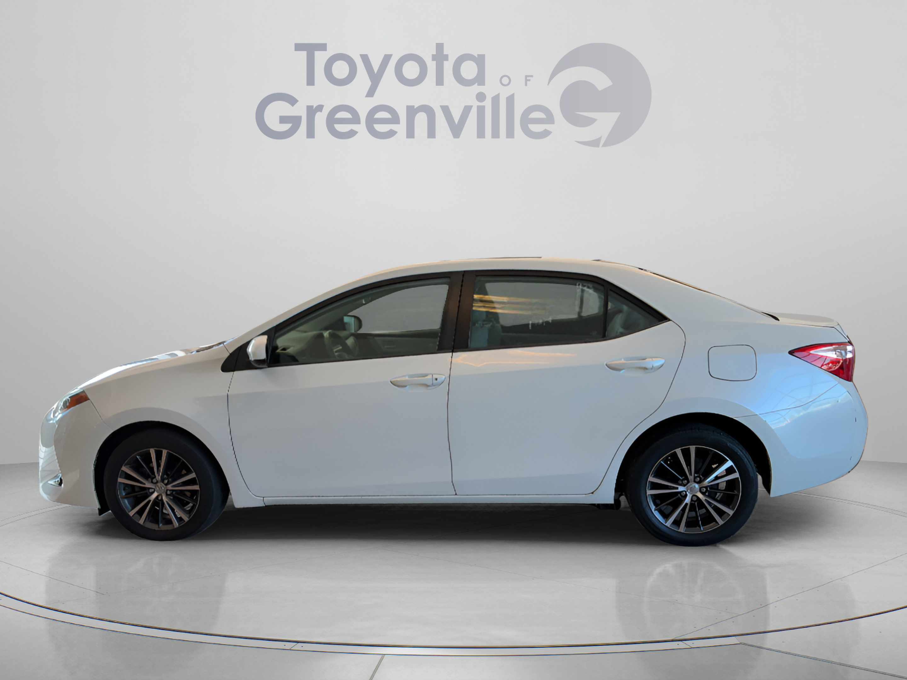 Used 2018 Toyota Corolla LE w/ LE Premium Package FWD image 2