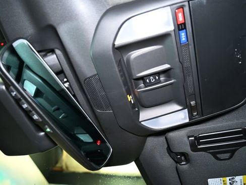 Used 2025 Subaru Forester Limited image 36