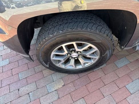 Used 2016 GMC Canyon SLE w/ All Terrain Package image 10