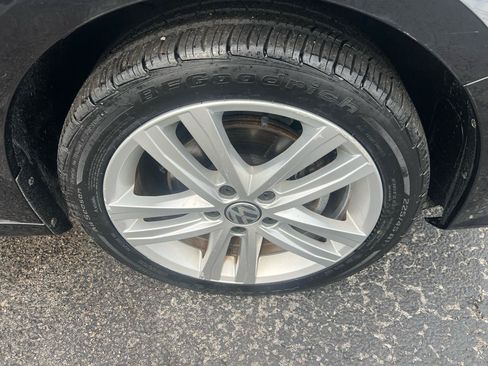 Used 2017 Volkswagen Jetta SEL FWD image 25