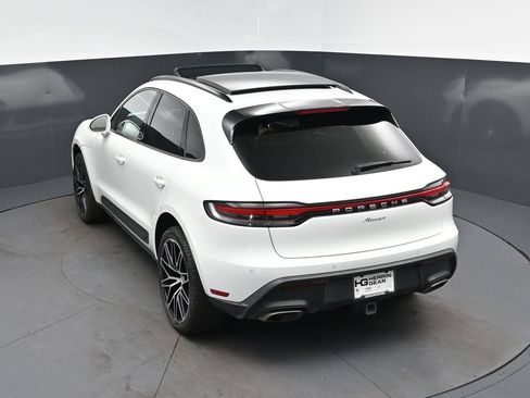 Used 2024 Porsche Macan AWD/4WD image 33