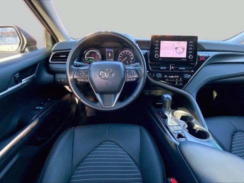 Used 2021 Toyota Camry SE FWD image 6