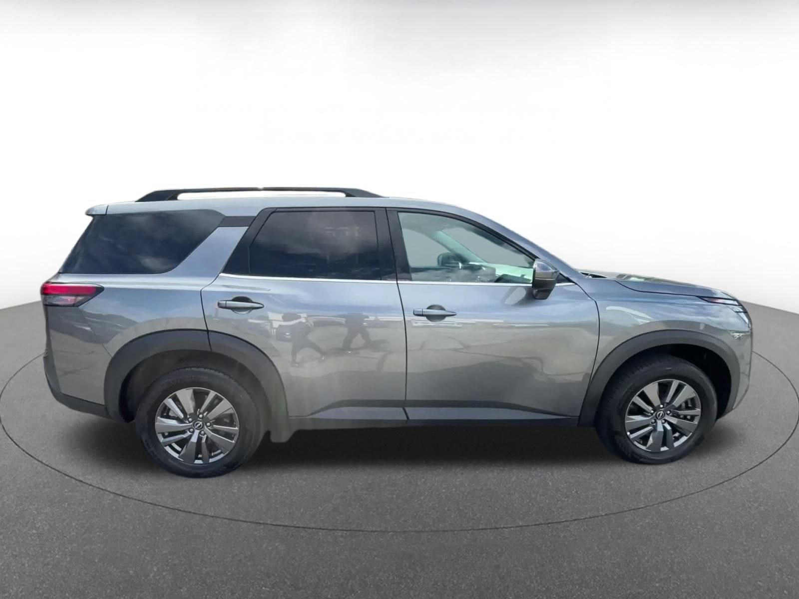 Used 2025 Nissan Pathfinder SV AWD/4WD image 15