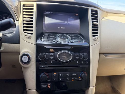 Used 2017 INFINITI QX70 AWD w/ Premium Package image 23