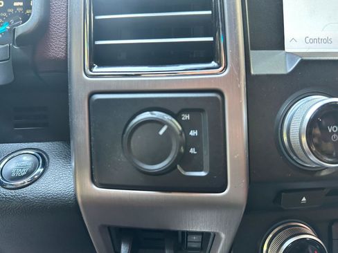 Used 2018 Ford F350 Platinum w/ Platinum Ultimate Package AWD/4WD image 43
