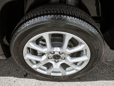 Used 2025 Jeep Compass Limited AWD/4WD image 8
