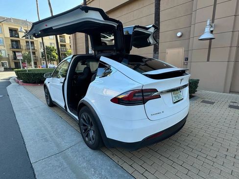 Used 2018 Tesla Model X 75D AWD/4WD image 7