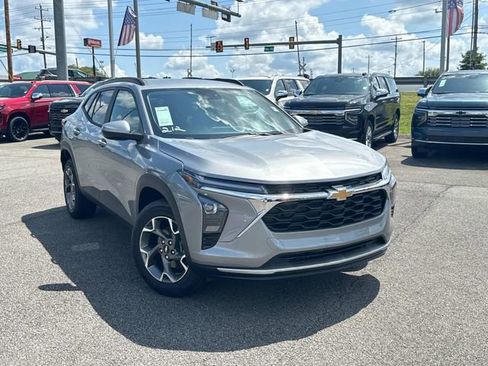 New 2025 Chevrolet Trax LT w/ Driver Confidence Package image 2