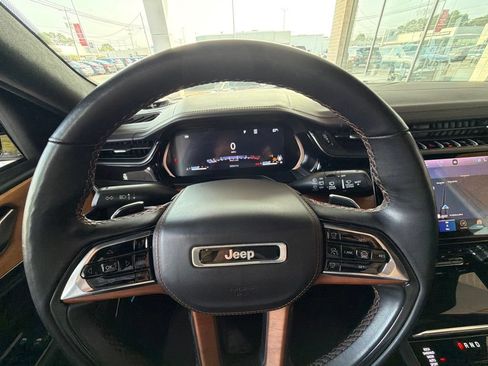 Used 2023 Jeep Grand Cherokee L Summit AWD/4WD image 30