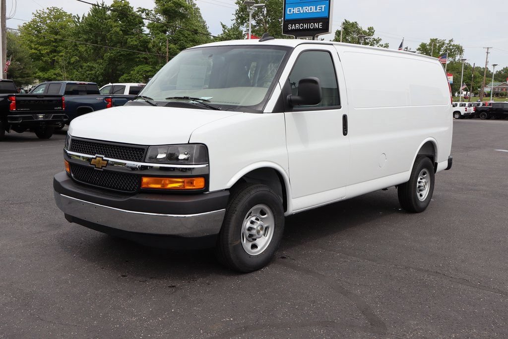 New 2025 Chevrolet Express 3500 w/ Chrome Appearance Package RWD image 19