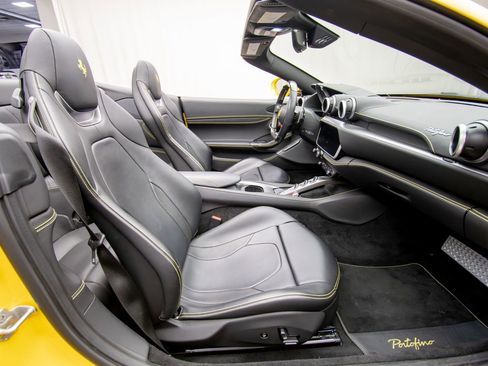 Used 2019 Ferrari Portofino RWD image 22