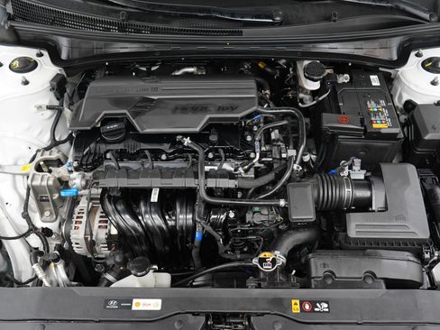 Used 2025 Hyundai Elantra SEL FWD image 29