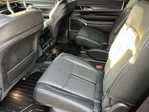 Used 2023 Jeep Wagoneer Series II w/ Flexible Seating Group image 18