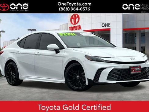 Certified 2025 Toyota Camry SE FWD image 1