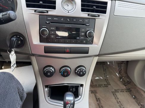 Used 2010 Chrysler Sebring Touring FWD image 18