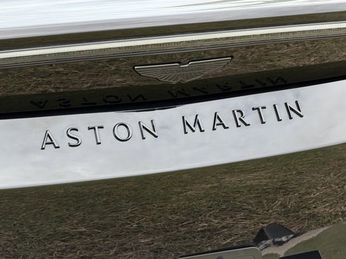 Used 2025 Aston Martin V8 Vantage Coupe image 17