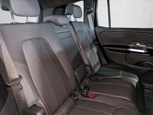 Used 2025 Mercedes-Benz GLB 250 image 21