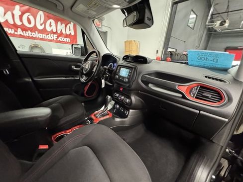 Used 2015 Jeep Renegade Trailhawk AWD/4WD image 11