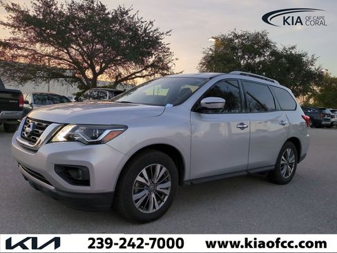 Used 2020 Nissan Pathfinder SL image 9