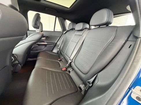 Used 2025 Mercedes-Benz GLC 300 4MATIC image 28
