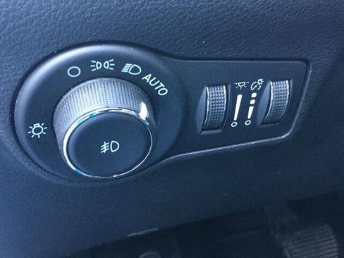 Used 2023 Jeep Compass Latitude AWD/4WD image 12