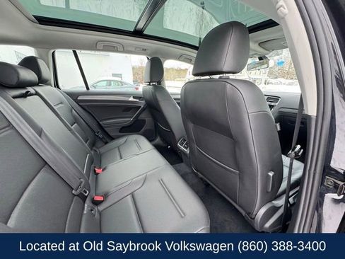 Used 2018 Volkswagen Golf SE image 21