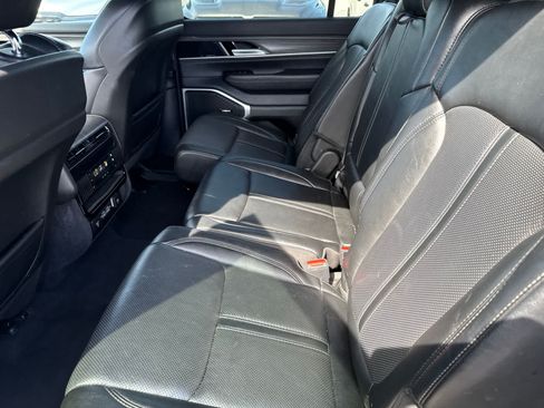 Used 2024 Jeep Wagoneer L Series II w/ Flexible Seating Group RWD image 26