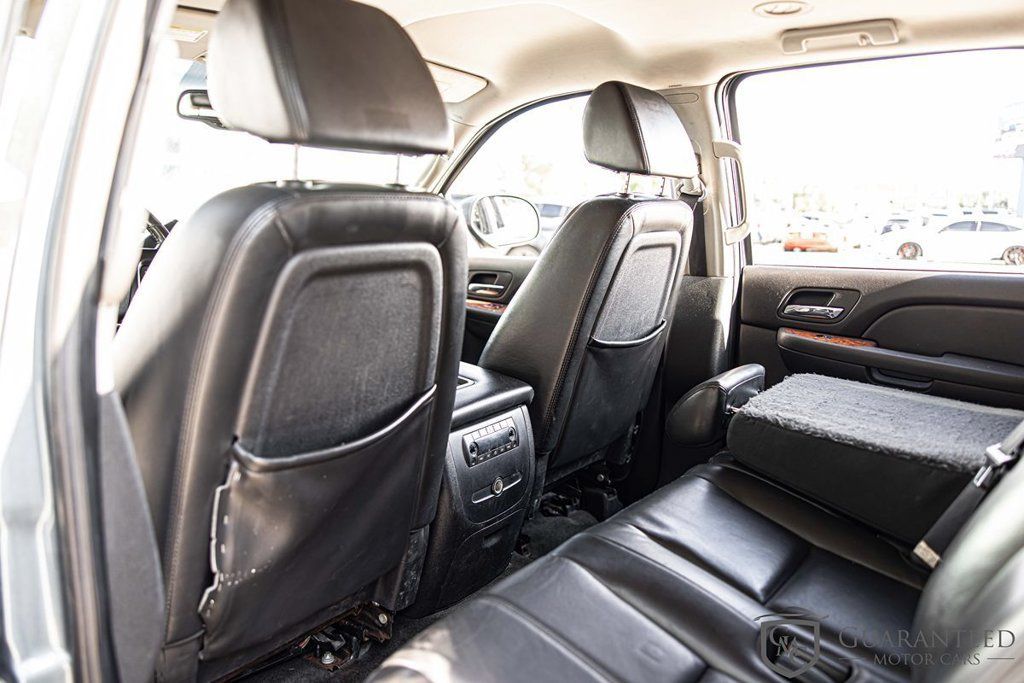 Used 2008 Chevrolet Suburban LT w/ LT Preferred Equipment Group AWD/4WD image 23