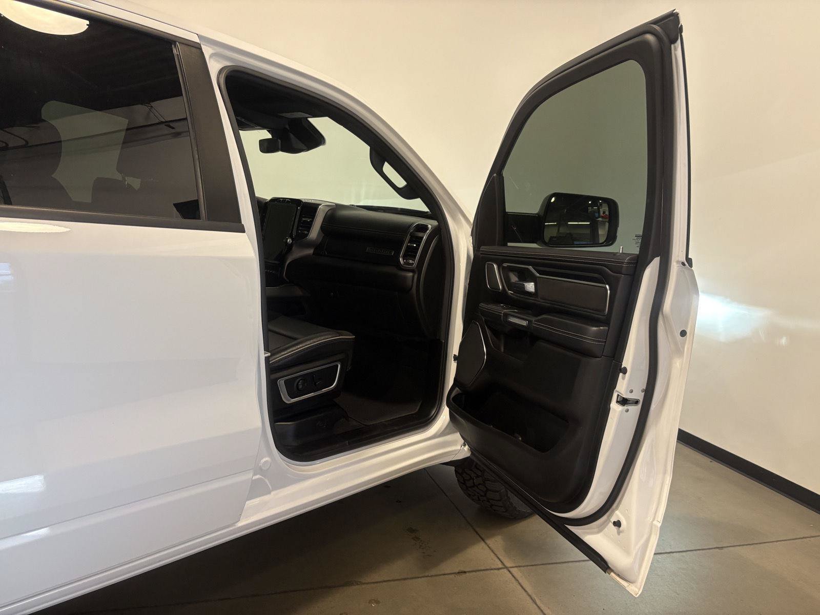 Used 2024 RAM 1500 Laramie AWD/4WD image 56