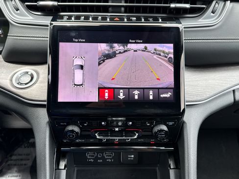 Used 2023 Jeep Grand Cherokee Limited w/ Luxury Tech Group II RWD image 18