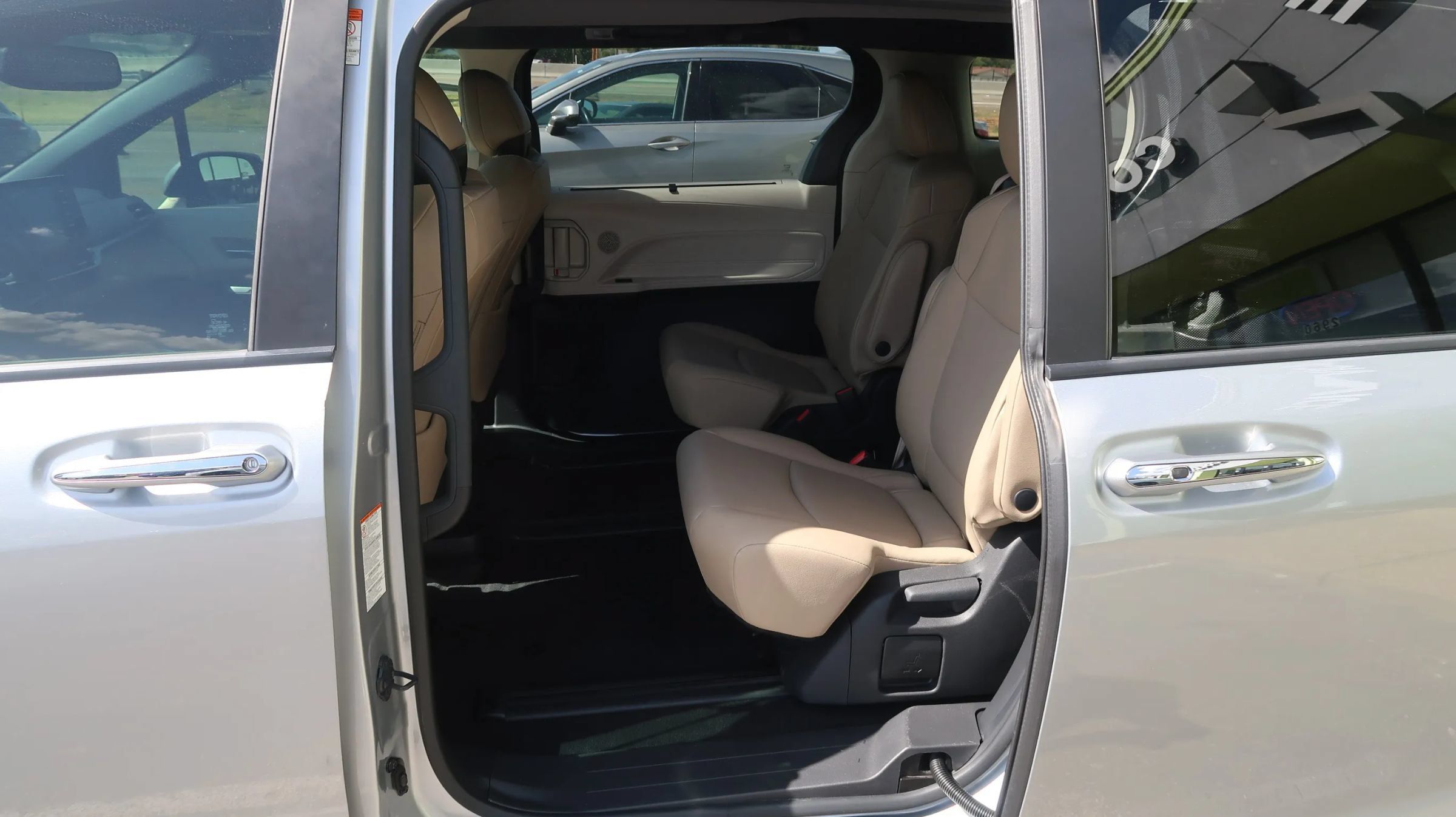Used 2021 Toyota Sienna XLE FWD image 19