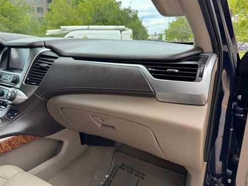Used 2020 Chevrolet Suburban Premier AWD/4WD image 35