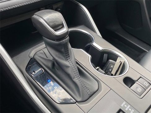 Used 2021 Toyota Highlander XLE image 26