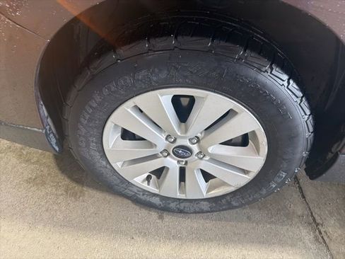 Used 2019 Subaru Outback 2.5i Premium image 5