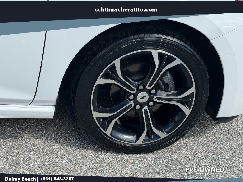 Used 2019 Chevrolet Cruze LT w/ RS Package FWD image 9