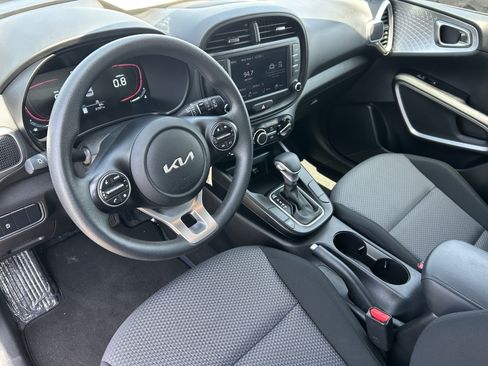 Used 2025 Kia Soul LX FWD image 17