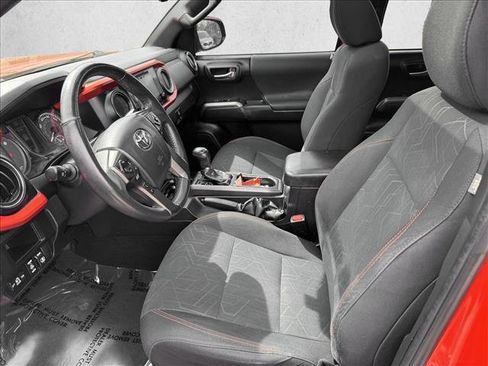 Used 2017 Toyota Tacoma TRD Off-Road image 10
