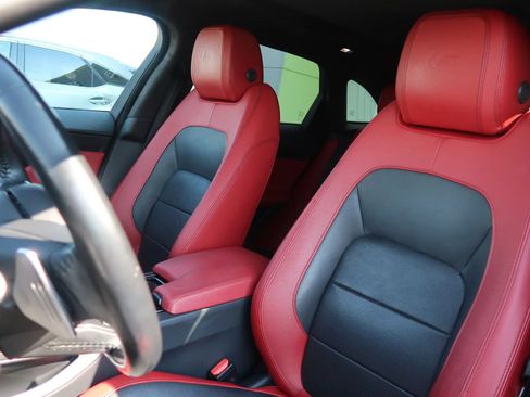 Used 2019 Jaguar F-PACE S AWD/4WD image 17