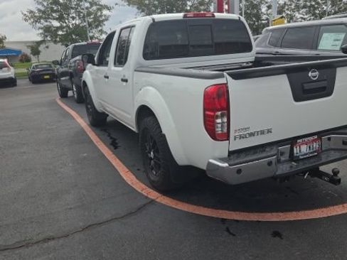 Used 2020 Nissan Frontier SV AWD/4WD image 3