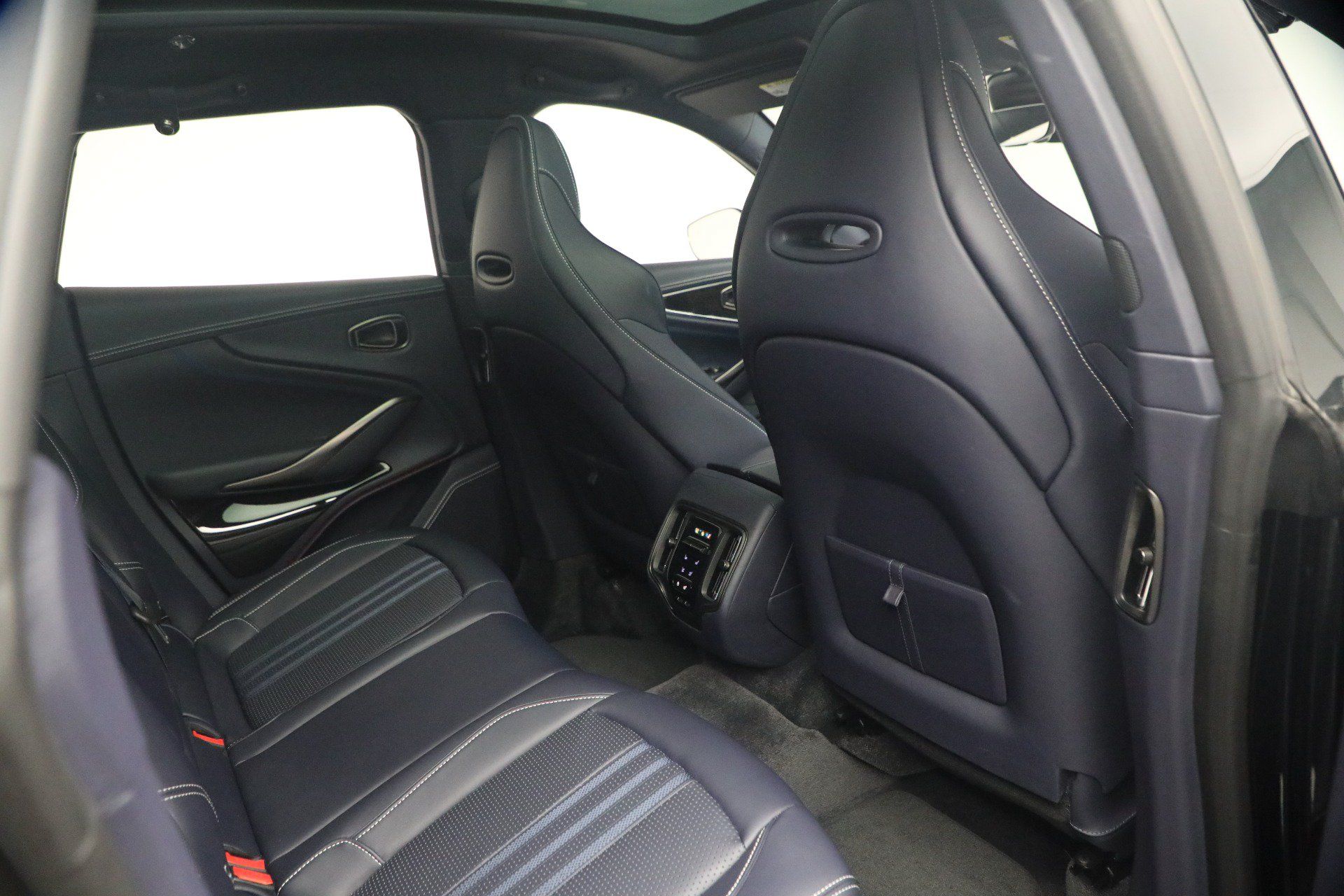 Used 2025 Aston Martin DBX 707 AWD/4WD image 17
